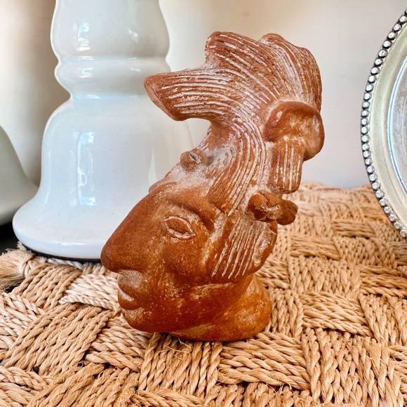 Hand- sculpted terracotta figurine of King Pakal - Picture 8 of 8